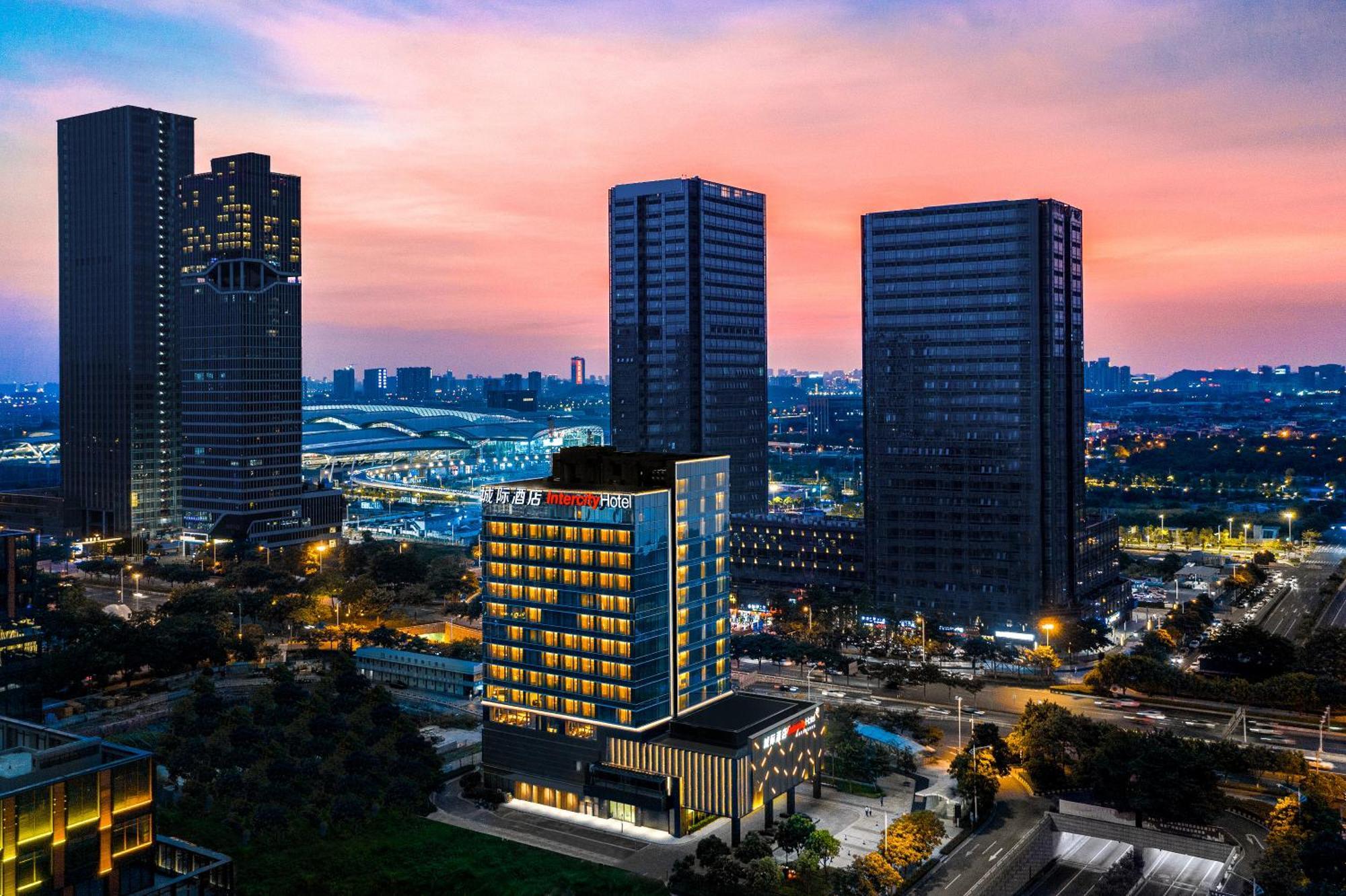 Intercity Hotel Guangzhou South Railway Station - Free Minibar Including Erdinger Weissbier 외부 사진